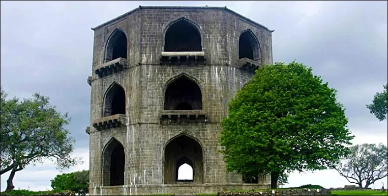 Chand Bibi Mahal